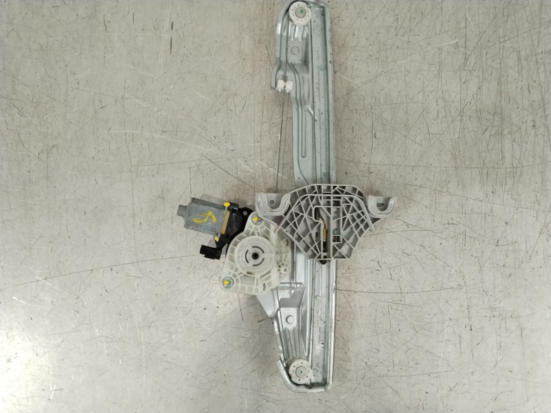 Recambio de elevalunas delantero derecho para hyundai kona tecno 2wd referencia OEM IAM 82402J9000  82460J9000