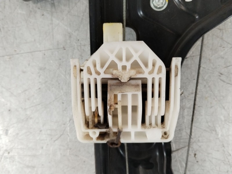 Recambio de elevalunas delantero izquierdo para bmw serie 3 berlina (e90) 318d referencia OEM IAM 51337140587 7140587E 6927027