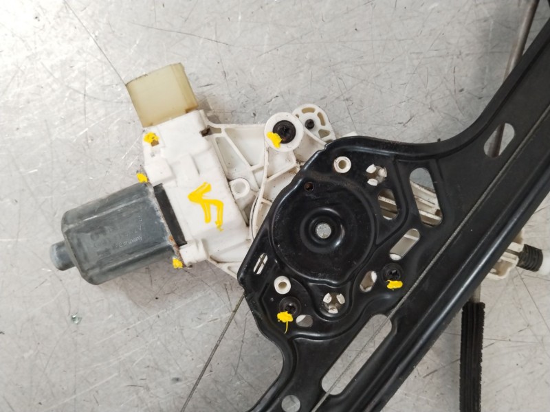 Recambio de elevalunas delantero izquierdo para bmw serie 1 berlina (e81/e87) 118d referencia OEM IAM 7067795  6927027