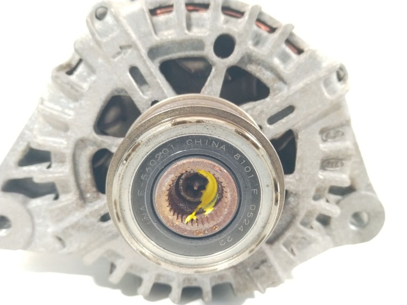 Recambio de alternador para kia carnival / grand carnival iii (vq) 2.2 crdi referencia OEM IAM 373002F100  