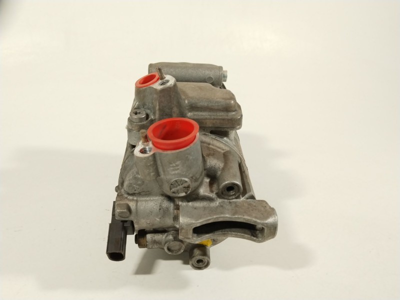Recambio de compresor aire acondicionado para volkswagen golf vi (5k1) 2.0 tdi referencia OEM IAM 5N0820803A  