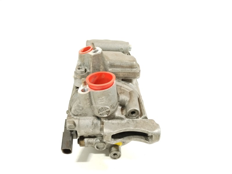 Recambio de compresor aire acondicionado para volkswagen golf vi (5k1) 2.0 tdi referencia OEM IAM 5N0820803A  