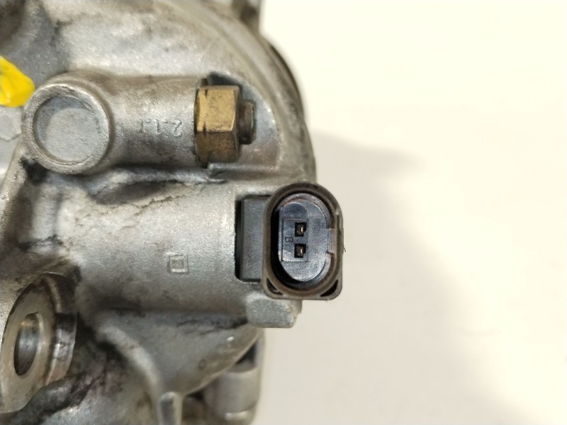 Recambio de compresor aire acondicionado para volkswagen golf vi (5k1) 2.0 tdi referencia OEM IAM 5N0820803A  