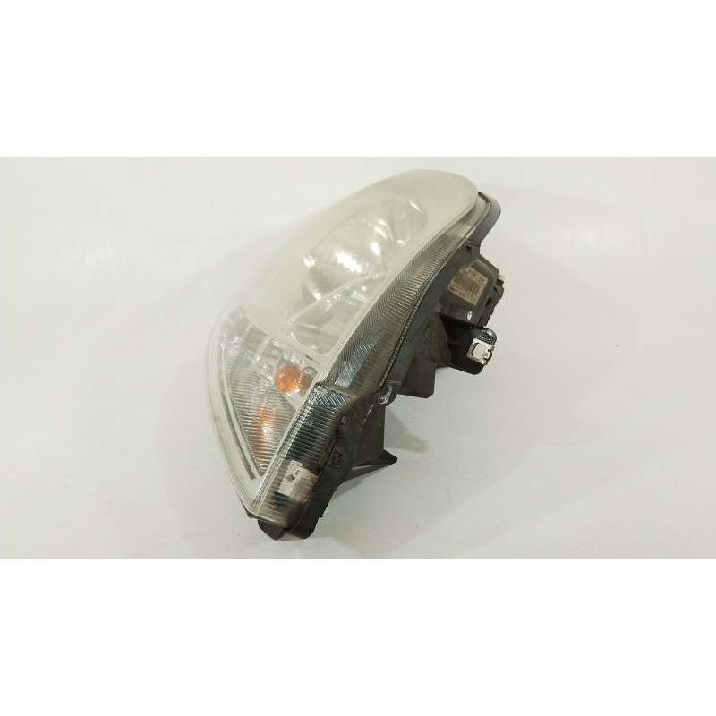Recambio de faro derecho para nissan primastar furgoneta (x83) 2.0 dci 115 referencia OEM IAM 8200701356 89313980 93859830