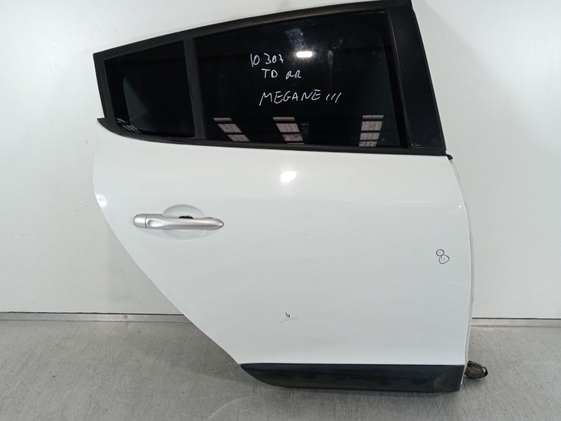 Recambio de puerta trasera derecha para renault megane iii berlina 5 p dynamique referencia OEM IAM   