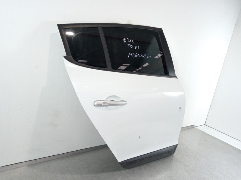 Recambio de puerta trasera derecha para renault megane iii berlina 5 p dynamique referencia OEM IAM   