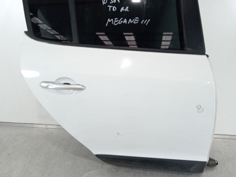 Recambio de puerta trasera derecha para renault megane iii berlina 5 p dynamique referencia OEM IAM   