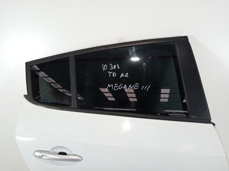 Recambio de puerta trasera derecha para renault megane iii berlina 5 p dynamique referencia OEM IAM   