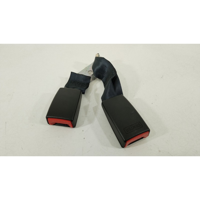 Recambio de enganche cinturon trasero derecho para citroën c4 aircross 1.6 hdi 115 referencia OEM IAM 1608172880  