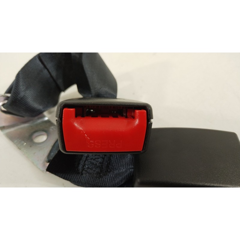 Recambio de enganche cinturon trasero derecho para citroën c4 aircross 1.6 hdi 115 referencia OEM IAM 1608172880  