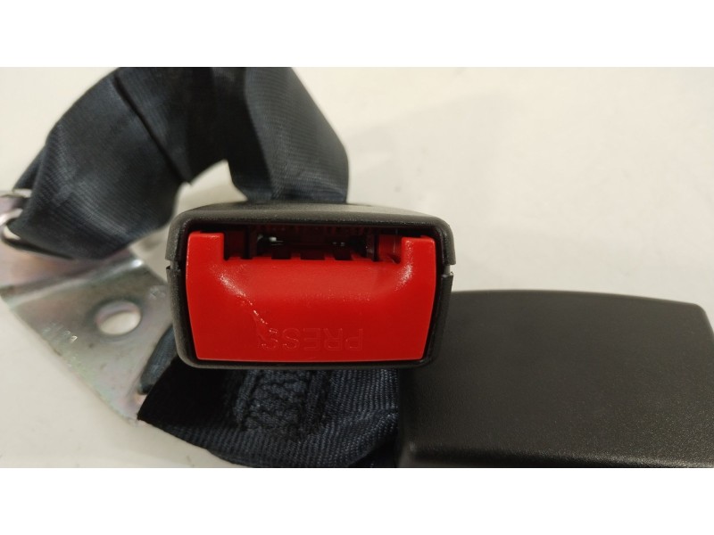 Recambio de enganche cinturon trasero derecho para citroën c4 aircross 1.6 hdi 115 referencia OEM IAM 1608172880  