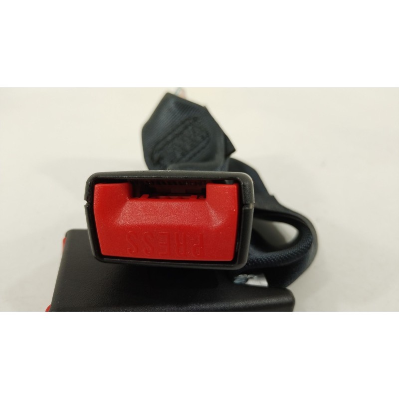 Recambio de enganche cinturon trasero derecho para citroën c4 aircross 1.6 hdi 115 referencia OEM IAM 1608172880  