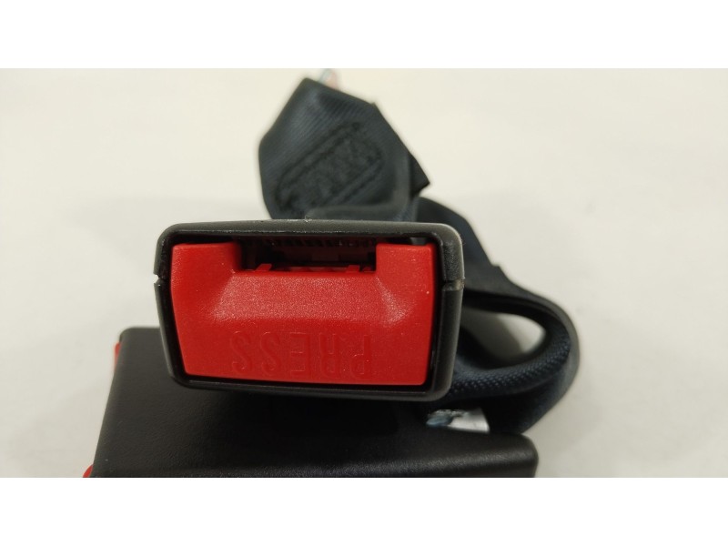 Recambio de enganche cinturon trasero derecho para citroën c4 aircross 1.6 hdi 115 referencia OEM IAM 1608172880  