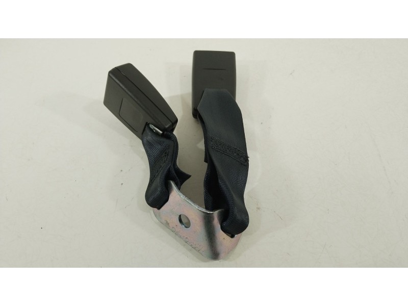 Recambio de enganche cinturon trasero derecho para citroën c4 aircross 1.6 hdi 115 referencia OEM IAM 1608172880  