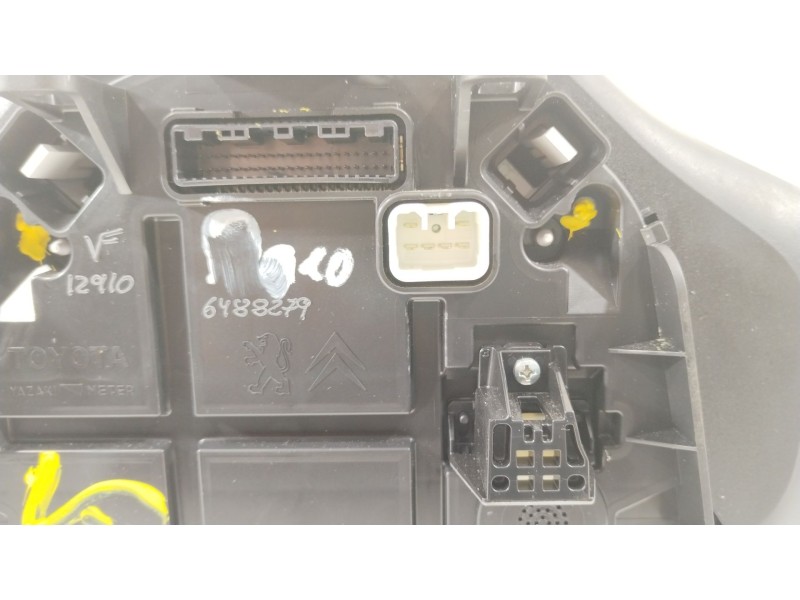 Recambio de cuadro instrumentos para toyota aygo x-cite referencia OEM IAM 69644700U  838000H570