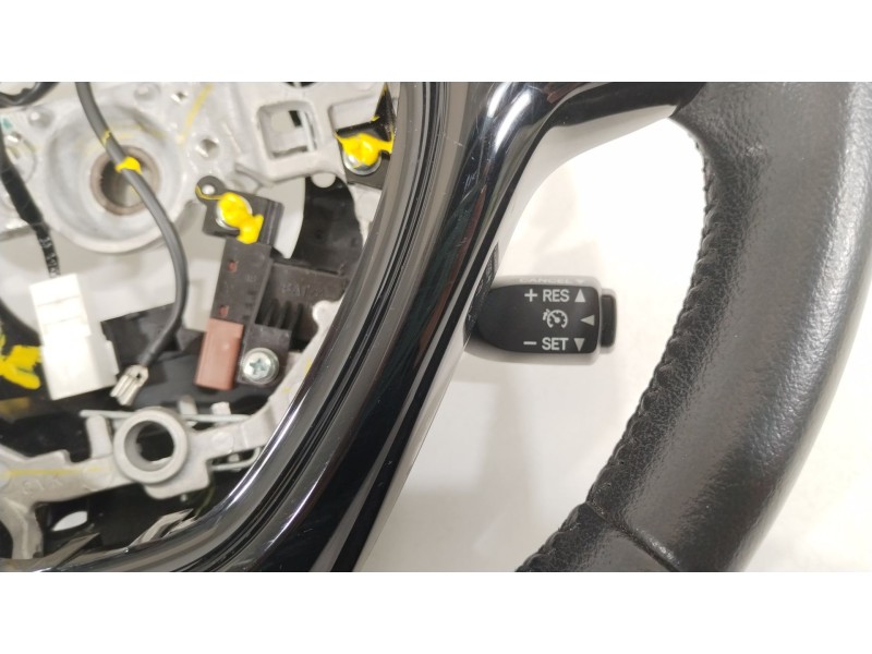 Recambio de volante para toyota aygo x-cite referencia OEM IAM 451000H60  451000H060B1