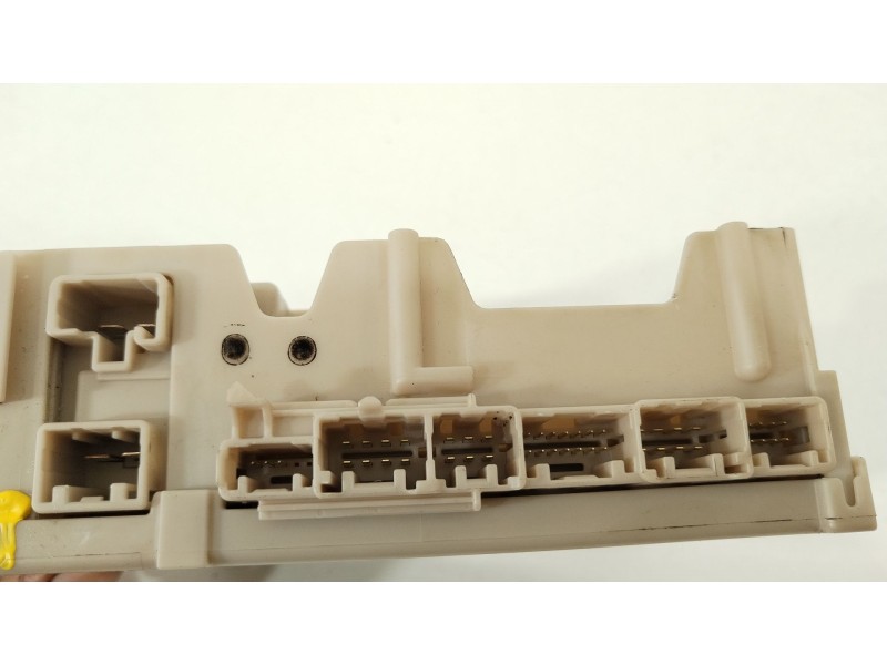Recambio de caja reles / fusibles para toyota aygo x-cite referencia OEM IAM 827300H030  