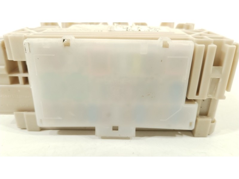 Recambio de caja reles / fusibles para toyota aygo x-cite referencia OEM IAM 827300H030  