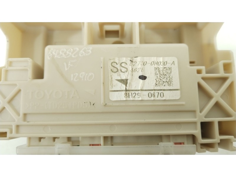 Recambio de caja reles / fusibles para toyota aygo x-cite referencia OEM IAM 827300H030  