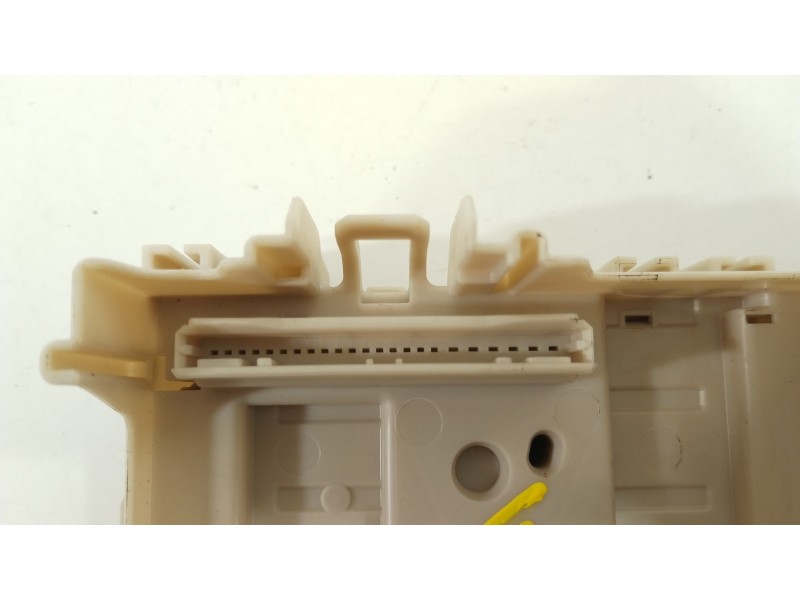 Recambio de caja reles / fusibles para toyota aygo x-cite referencia OEM IAM 827300H030  