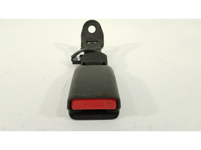 Recambio de enganche cinturon trasero derecho para toyota aygo x-cite referencia OEM IAM 733800H031C0  309104610AA