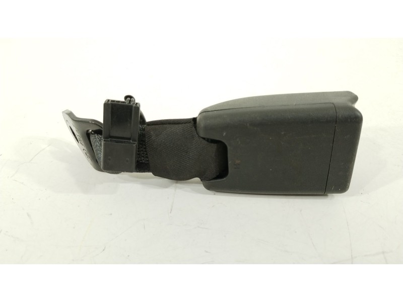 Recambio de enganche cinturon trasero derecho para toyota aygo x-cite referencia OEM IAM 733800H031C0  309104610AA