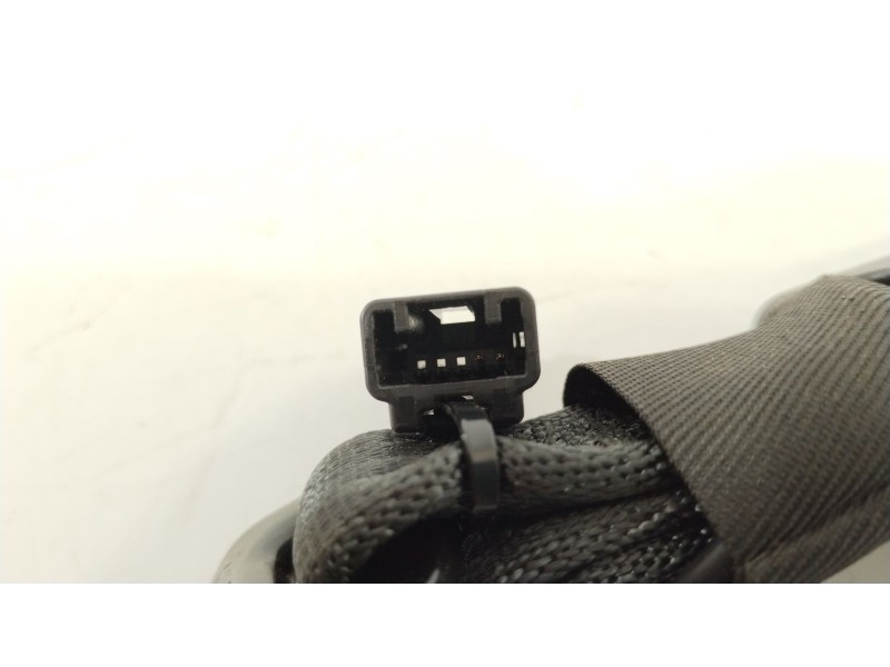 Recambio de enganche cinturon trasero derecho para toyota aygo x-cite referencia OEM IAM 733800H031C0  309104610AA