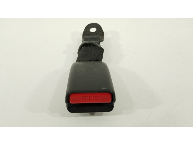 Recambio de enganche cinturon trasero izquierdo para toyota aygo x-cite referencia OEM IAM 733800H031C0  309104610AA