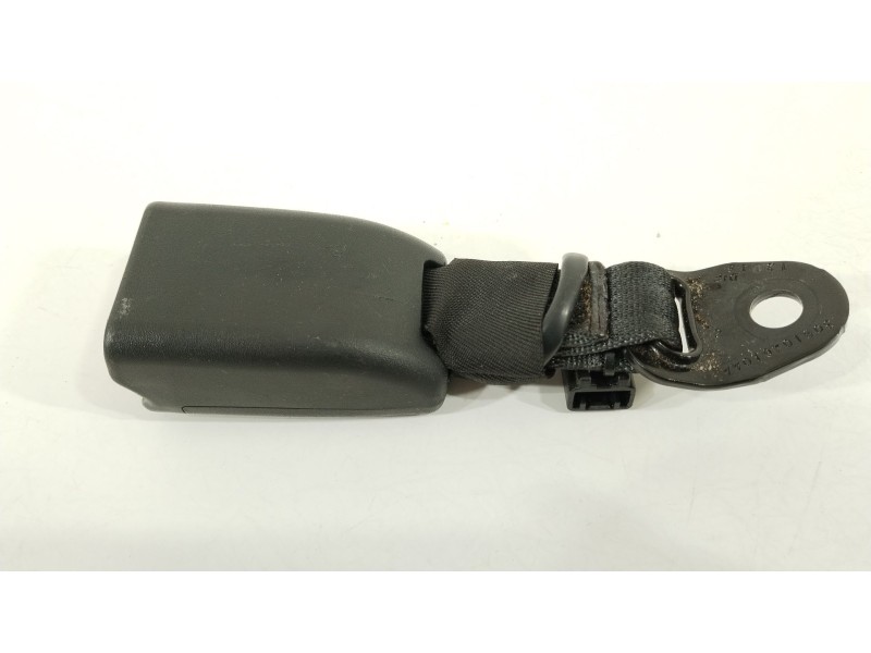 Recambio de enganche cinturon trasero izquierdo para toyota aygo x-cite referencia OEM IAM 733800H031C0  309104610AA