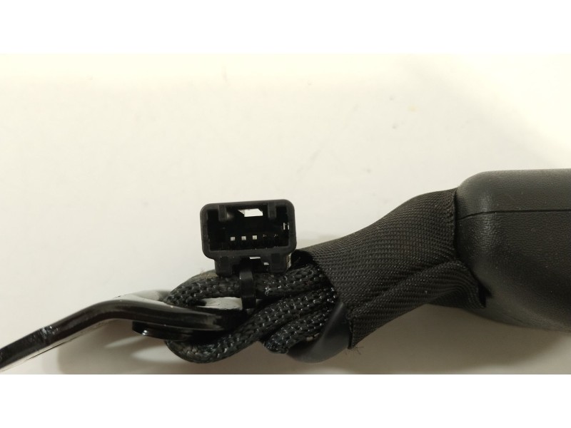 Recambio de enganche cinturon trasero izquierdo para toyota aygo x-cite referencia OEM IAM 733800H031C0  309104610AA