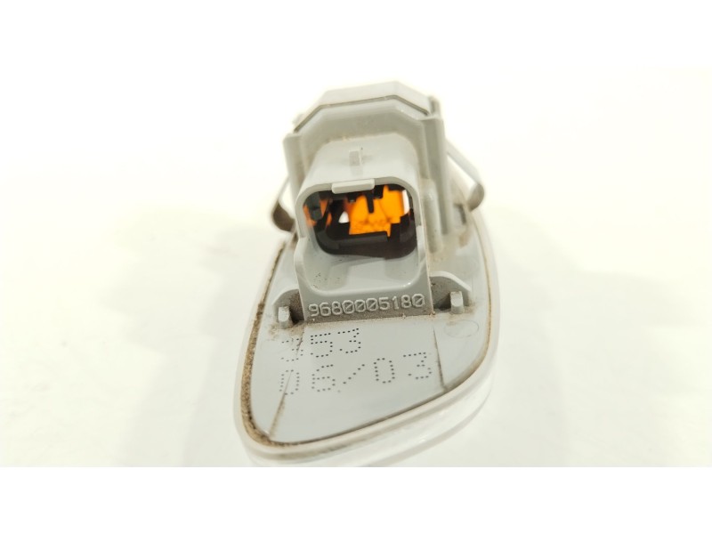 Recambio de piloto lateral izquierdo para peugeot 207 urban referencia OEM IAM   