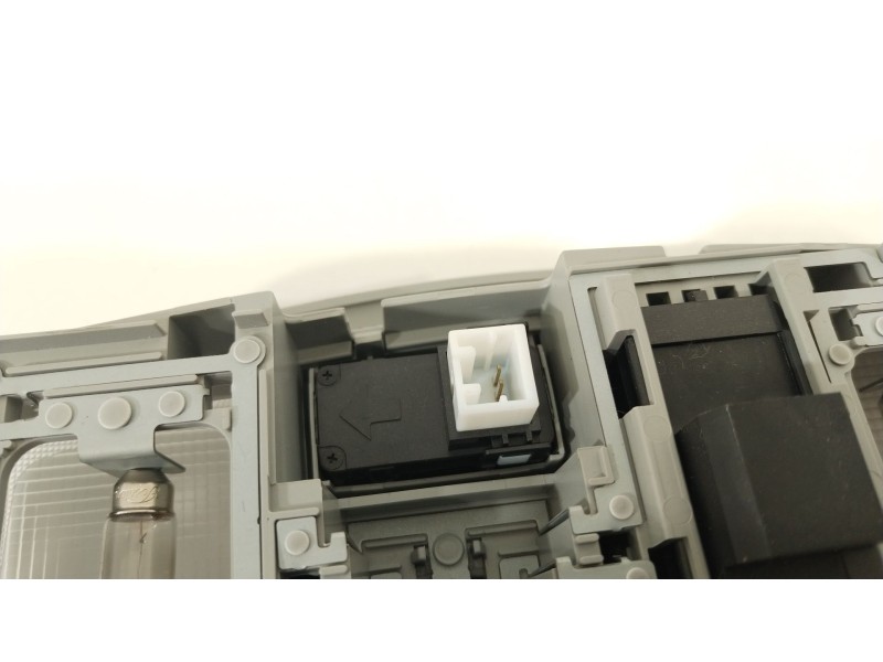 Recambio de luz interior para citroën c4 aircross 1.6 hdi 115 referencia OEM IAM 8401A009ZZ  1608390680