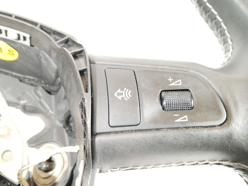 Recambio de volante para audi s6 berlina 4f2 referencia OEM IAM 4F0419091AF  4F0124A