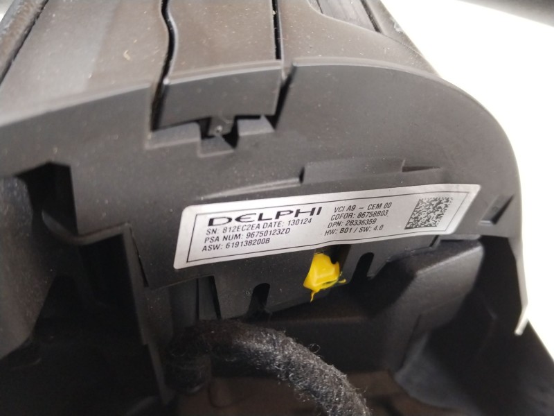 Recambio de volante para peugeot 208 style referencia OEM IAM 96750123ZD  