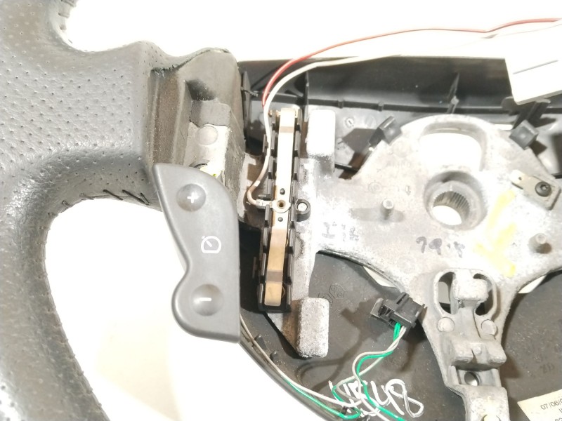 Recambio de volante para renault megane ii coupe/cabrio dynamique referencia OEM IAM 8200276081  