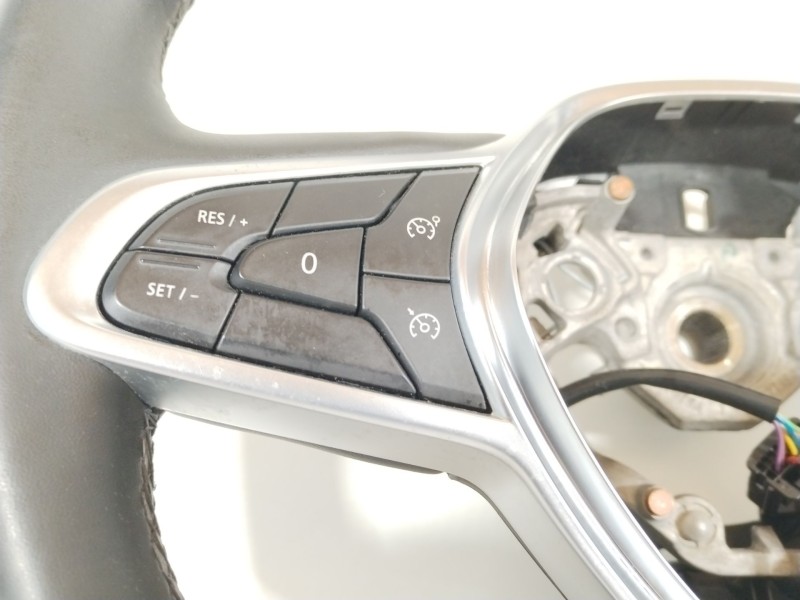 Recambio de volante para renault clio v intens referencia OEM IAM 484002607R  