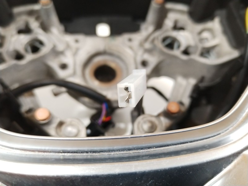 Recambio de volante para renault clio v intens referencia OEM IAM 484002607R  