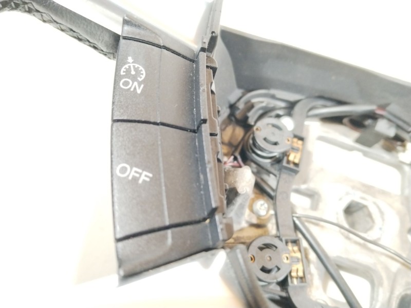 Recambio de volante para ford focus lim. (cb4) titanium referencia OEM IAM 4TC10382393  