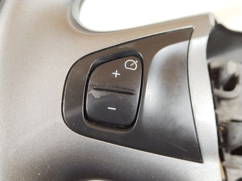 Recambio de volante para renault clio iv limited referencia OEM IAM 484004610R  