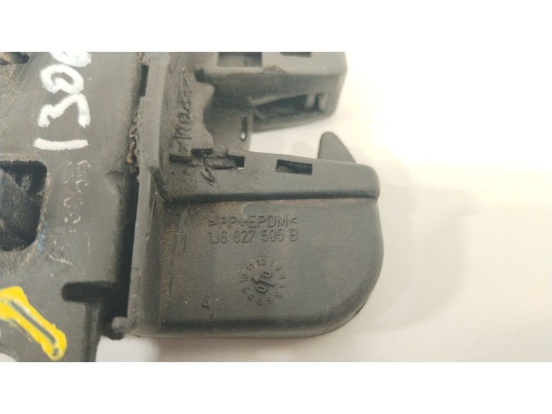 Recambio de cerradura maletero / porton para volkswagen golf iv berlina (1j1) highline referencia OEM IAM 1J6827505B  
