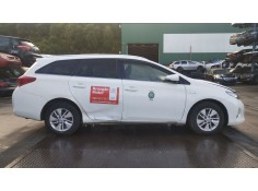 toyota auris del año 2014