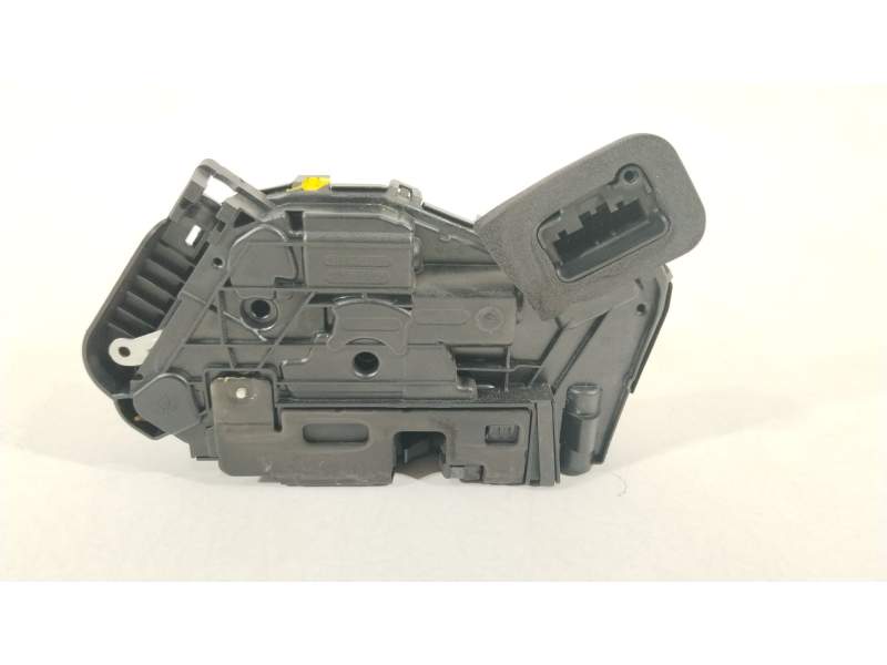 CERRADURA PUERTA DELANTERA DERECHA 5TB837016A 