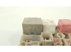Recambio de caja reles / fusibles para toyota auris (_e15_) 2.0 d-4d (ade150_) referencia OEM IAM 8273002150A 8273002300 02117K1 2