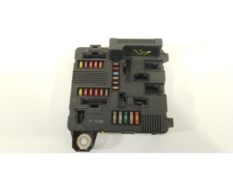 Recambio de caja reles / fusibles para renault megane ii familiar authentique referencia OEM IAM 8200306033B 8200306033 S1183993