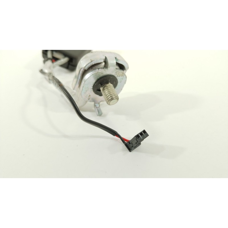 Recambio de enganche cinturon trasero izquierdo para bmw 5 touring (f11) 525 d xdrive referencia OEM IAM 72117243273  7243273