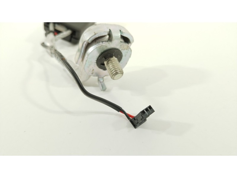 Recambio de enganche cinturon trasero izquierdo para bmw 5 touring (f11) 525 d xdrive referencia OEM IAM 72117243273  7243273