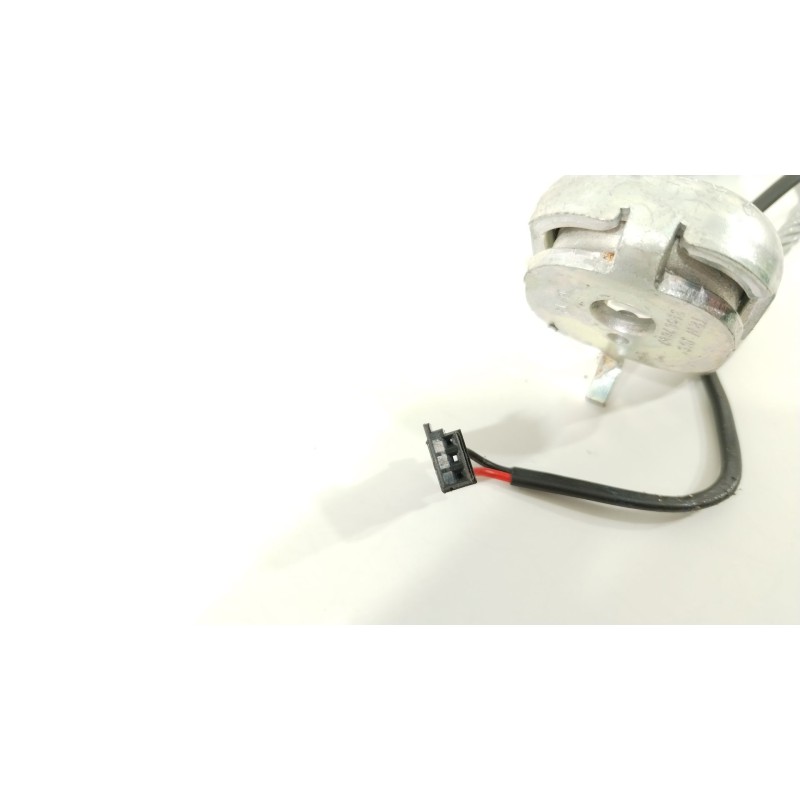 Recambio de enganche cinturon trasero derecho para bmw 5 touring (f11) 525 d xdrive referencia OEM IAM 72117243274  7243274