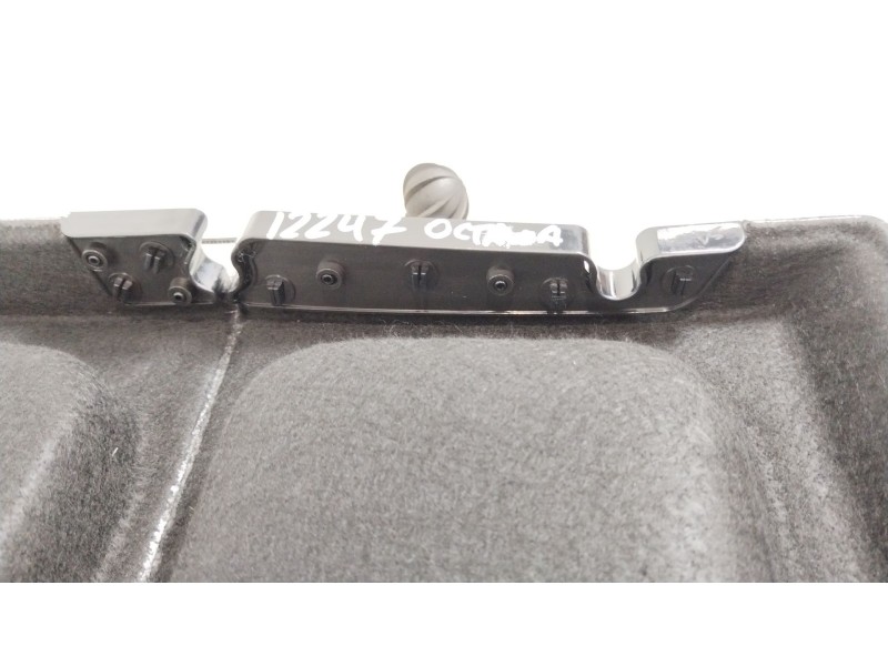 Recambio de bandeja trasera para skoda octavia iii combi (5e5, 5e6) 1.6 tdi referencia OEM IAM 5E5867769E  