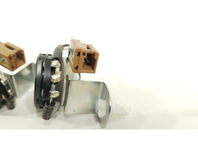 Recambio de altavoz para nissan juke (f15) 1.6 dig-t nismo rs referencia OEM IAM 281E11KA0A  