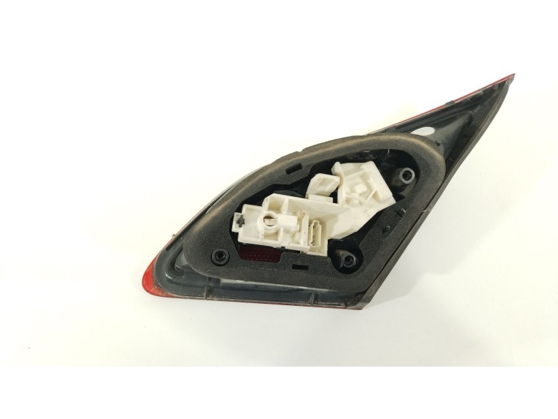 Recambio de piloto trasero izquierdo en porton para opel astra j lim. cosmo referencia OEM IAM 13319951  